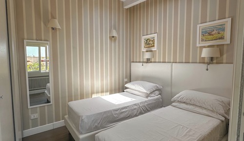 Ático panorámico, 2 habitaciones, 2 baños, en una planta alta