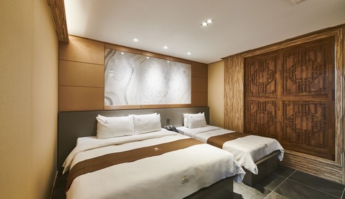 Luxury Suite