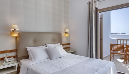 Suite, vistas parciales al mar