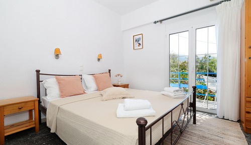 Habitación básica doble, 1 cama doble, vistas parciales al mar
