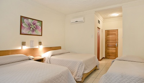 Habitación estándar (2 doubles + 1 twin)