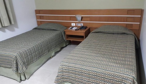 Habitación con 2 camas individuales