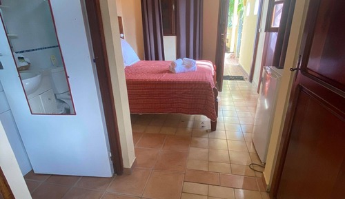 Estudio clásico, 1 cama doble, no fumadores, vistas a la piscina