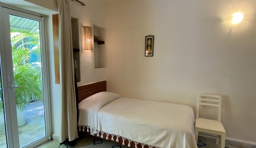 Habitación doble, 2 camas individuales, baño privado, vistas al patio