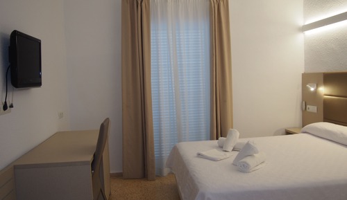 Habitación estándar, terraza, vistas parciales al mar