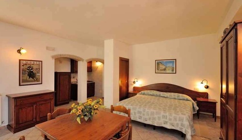 Estudio, cocina, vistas a la colina