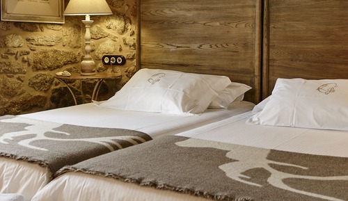 Habitación estándar con 1 cama doble o 2 individuales, vistas al jardín