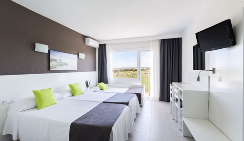 Habitación doble superior, balcón (2 Adults + 1 Child)