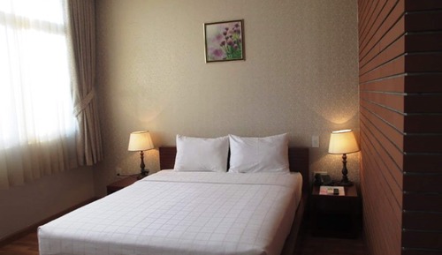 Habitación superior con 2 camas individuales, vistas a la ciudad