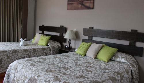 Habitación estándar doble, 2 camas de matrimonio, vistas a la ciudad