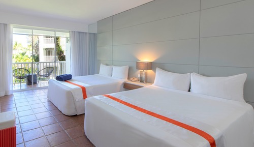 Nirvana 2 queen size beds, non-smoking.