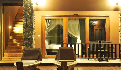 Habitación superior, acceso a la piscina
