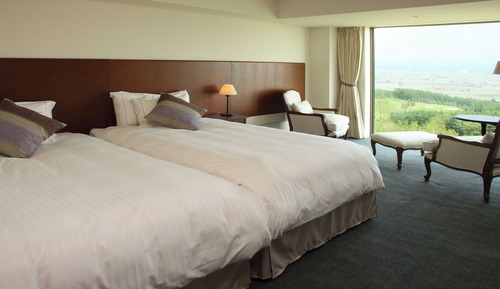 Habitación estándar con 2 camas individuales, varias camas, vistas a la montaña