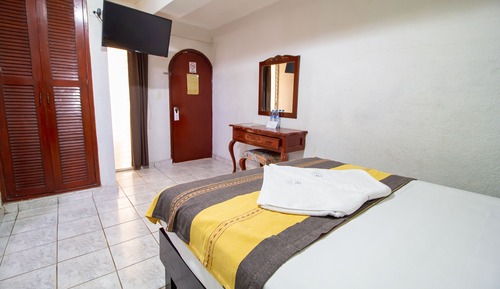 Habitación básica, 1 cama de matrimonio grande