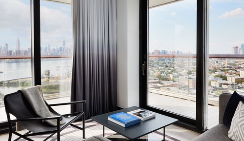 Suite, balcón, en esquina (Gotham, Warparound)