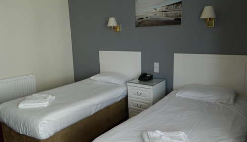 Habitación con 2 camas individuales