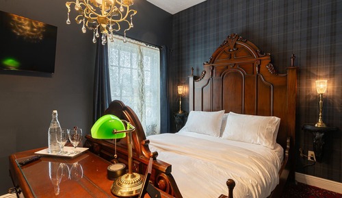 Queen Room