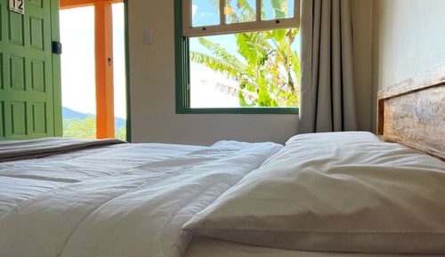 Suite básica, balcón, vistas al jardín