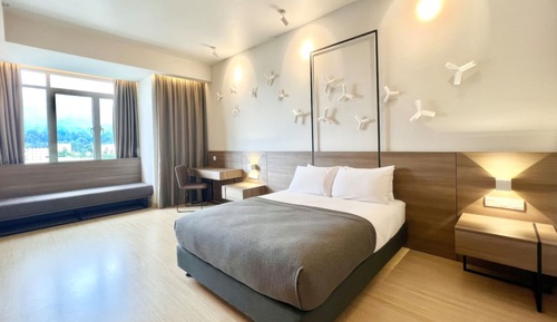 Estudio superior, 1 cama de matrimonio, balcón, vistas a la ciudad