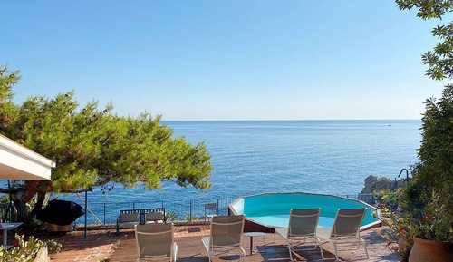 Villa familiar, vistas al mar
