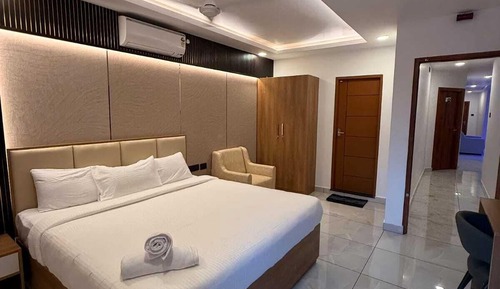 Habitación familiar con 1 cama doble o 2 individuales, balcón