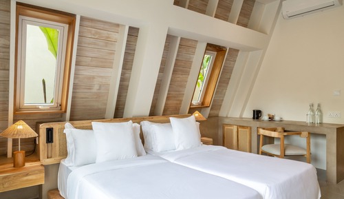 Habitación estándar con 2 camas individuales, vistas a la piscina