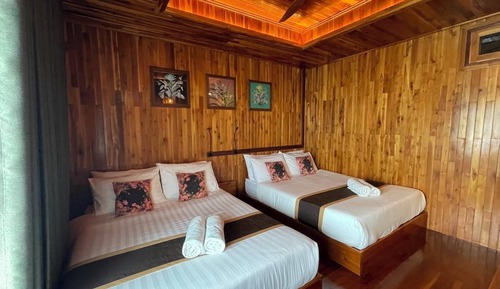 Habitación triple, vistas al río