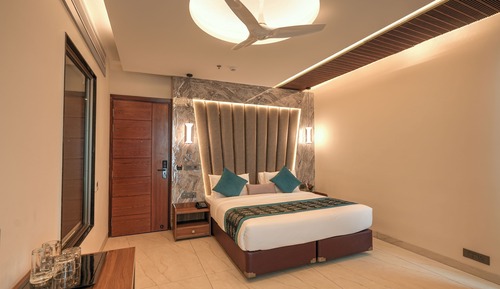 Executive Room, Bathtub, City View