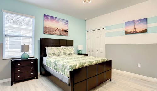 Standard Double Room, 1 Queen Bed, Non Smoking, Shared Bathroom