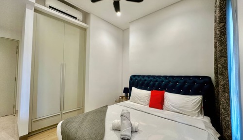 Estudio superior, 1 cama de matrimonio, vistas a la ciudad