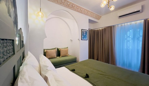 Habitación triple junior, 1 cama de matrimonio, Aire acondicionado, vistas a la piscina