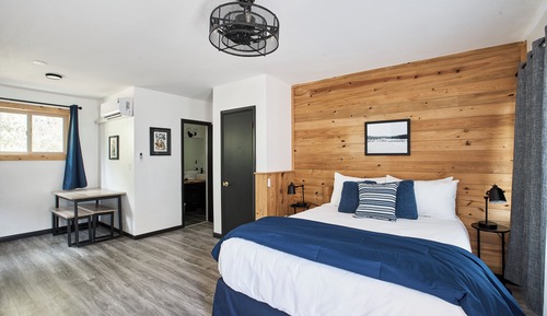 Deluxe Studio, 1 Queen Bed