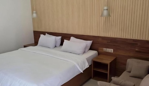 Deluxe Double Room, 1 King Bed, Pool View