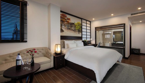 Suite, City View