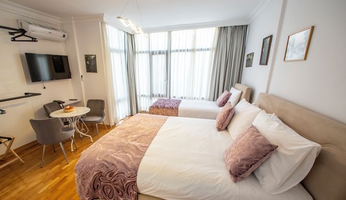 Family Triple Room, City View