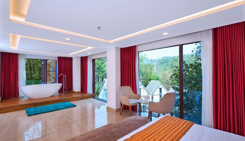 Presidential Suite, Valley View