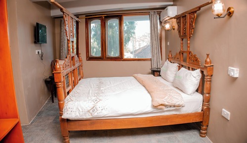 Studio Suite, Pool View