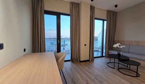 Suite Deluxe, balcón, vistas al puerto deportivo