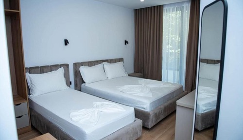 Habitación triple, vistas a la montaña
