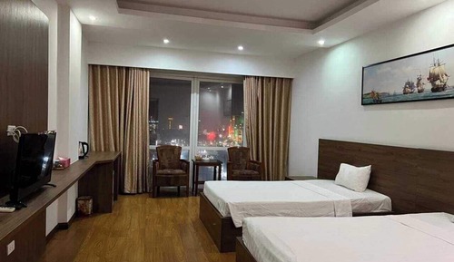 Habitación superior con 2 camas individuales, vistas a la ciudad