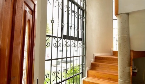 Casa familiar, vistas al jardín