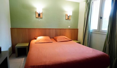 Habitación económica doble, vistas al parque