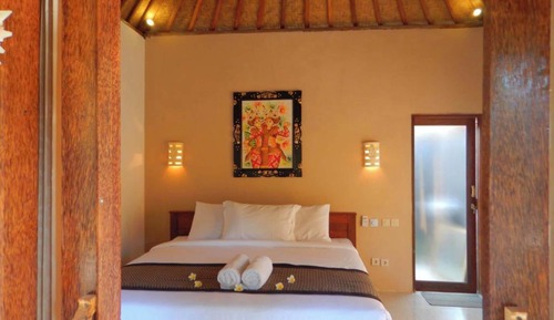 Standard Room, 1 Queen Bed, Balcony, Garden View