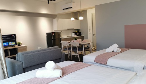 Estudio Deluxe, 2 camas de matrimonio, balcón, vistas a la ciudad