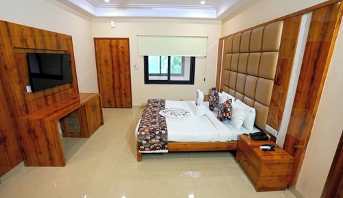 Regal Cottage