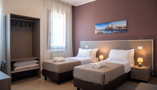 Habitación clásica con 2 camas individuales, vistas a la ciudad