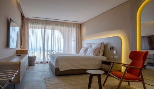Suite ejecutiva, balcón, vistas parciales al mar