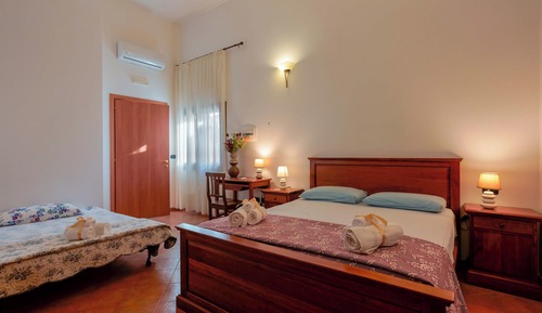 Habitación cuádruple, balcón, vistas a la ciudad