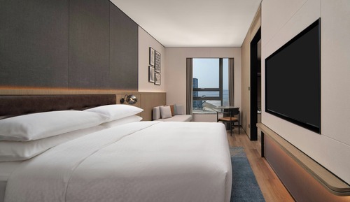 Habitación superior, 1 cama de matrimonio grande, vistas a la ciudad
