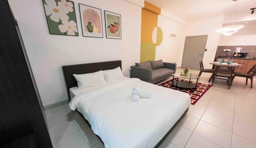 Estudio superior, 1 cama de matrimonio, balcón, vistas a la ciudad